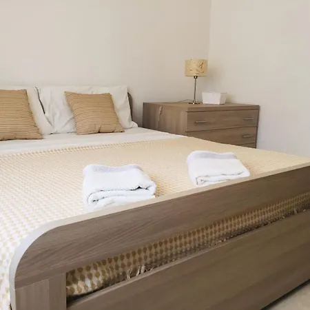 Club Two Bed 41f