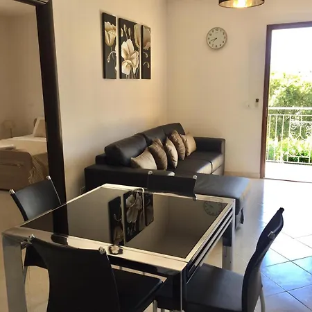 Club Two Bed 41f Пиццо