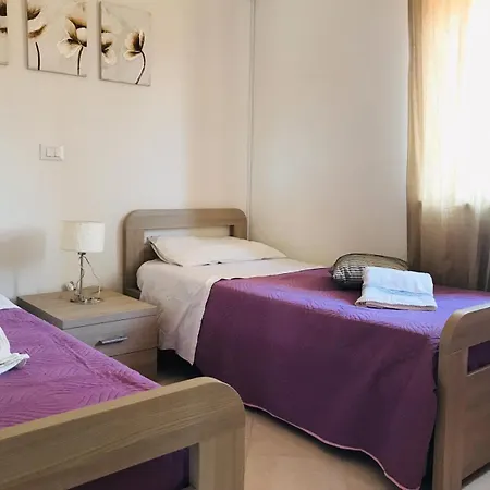 Club Two Bed 41f